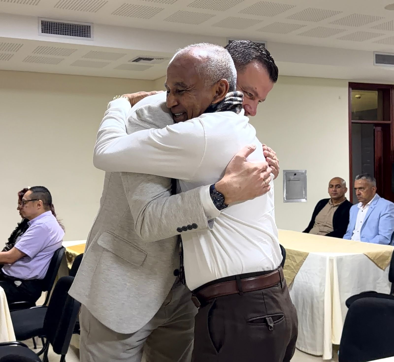 Santi Mntoya Senador