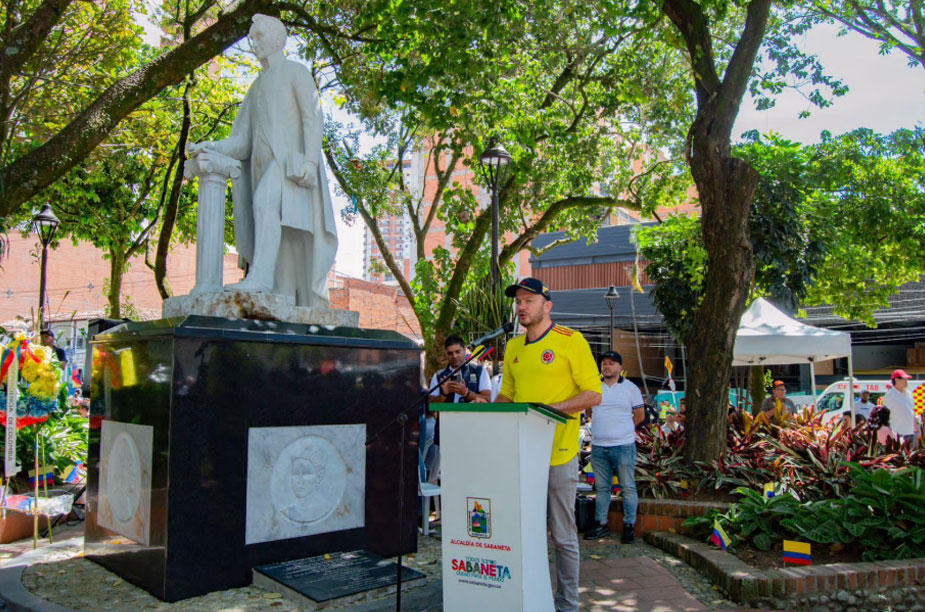 Senador Santi Montoya